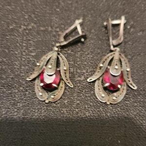 Gorgeus Vintage Sterling Silver Garnet Earrings